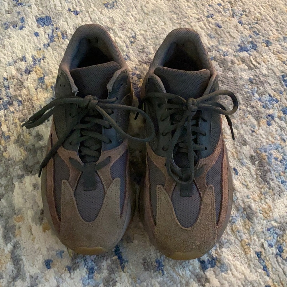 Size 7 Yeezy Boost 700